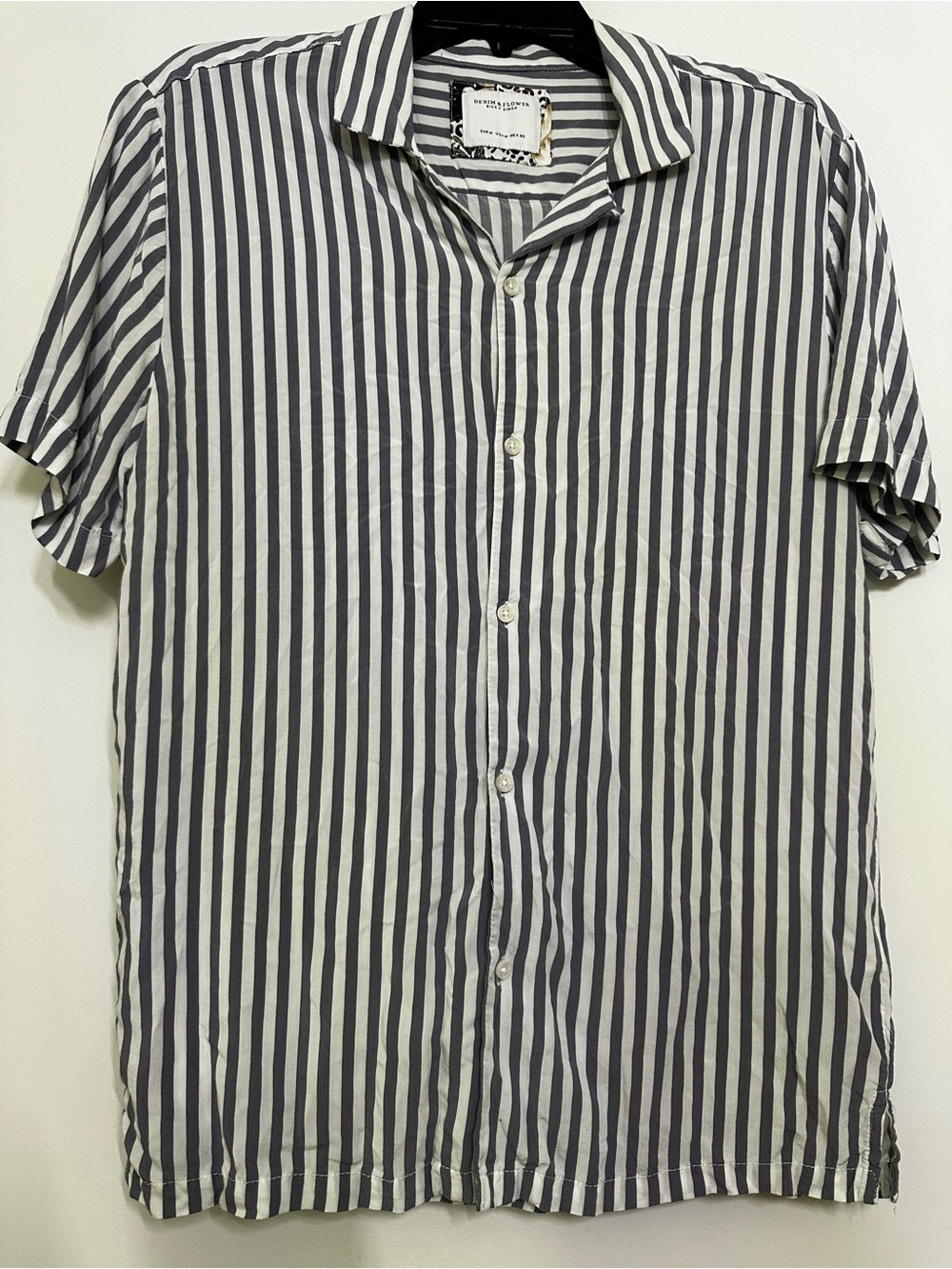 Denim & Flower Short-Sleeve Vertical Stripe Button-Up Shirt - Gray & White - Picture 4 of 5